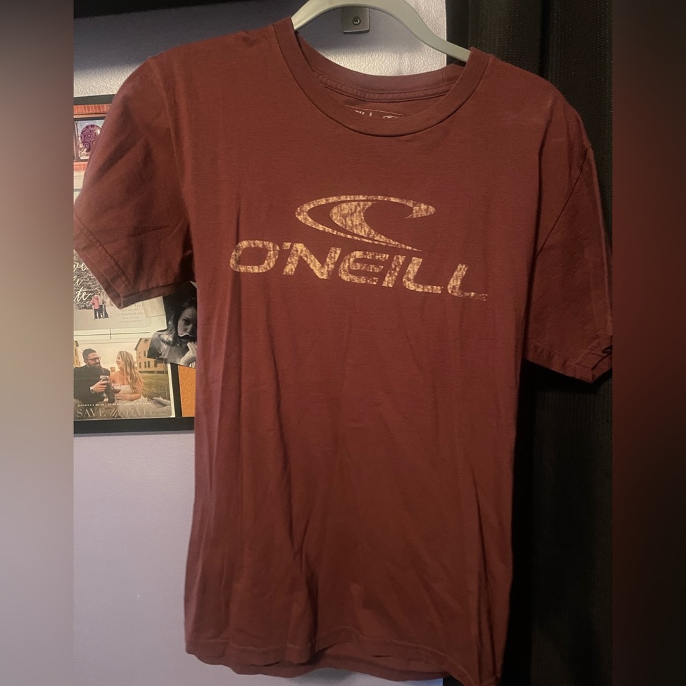 Men’s size medium O’Neill t-shirt.